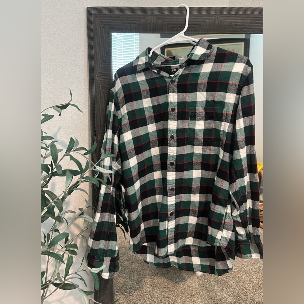 Uniqlo Green and White Casual Button Down Shirt